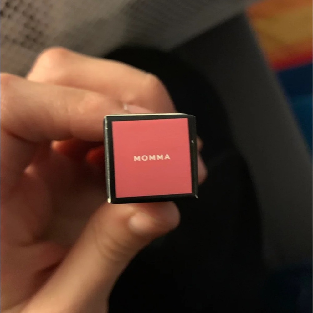 Jaclyn Hill new matte lippie in momma